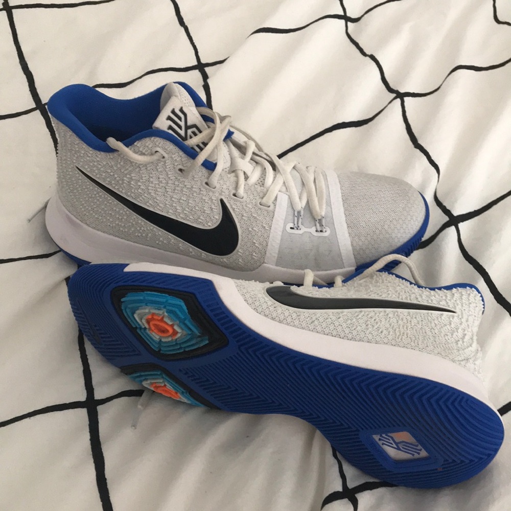 Kyrie 3 basketball shoes